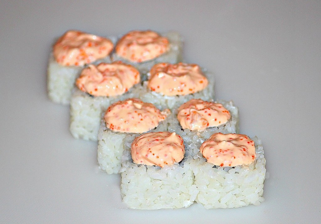 Ролл Магуро Лава